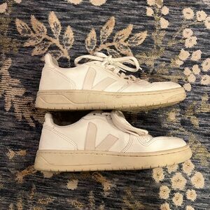 Veja Cream Casual Sneakers